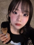 더쿠 - 요즘 트위터 여돌덕들 사이에서 여친짤로 나름 핫한 여자 아이돌