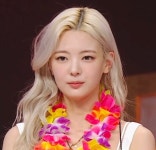더쿠 - 취향따라 갈린다는 있지(ITZY) 리아 헤어색.jpgif