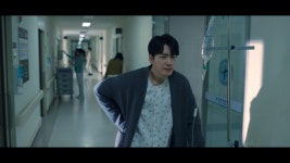 더쿠 - 볼링장 알바생이던 여고생이 어느 날 총에 맞은 채로 발견됨 [좋거나 나쁜 동재] *스포주의