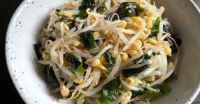Korean Inspired Bean Sprouts & Wakame Salad Recipe by Hiroko Liston - Cookpad Korean Inspired Bean Sprouts & Wakame Salad Recipe... 