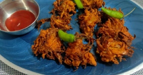 Onion pakora Recipe by Khushboo Sultania Sultania - Cookpad Onion pakora Recipe by Khushboo Sultania Sultania