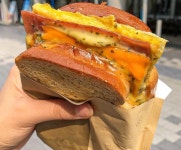 더쿠 - 마늘빵 좋아하면 추천하는 이삭토스트 허니갈릭햄치즈 토스트