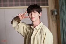 더쿠 - 포스터 촬영현장 비하인드 사진들.jpg (도하본 황민현 위버스)