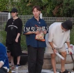 더쿠 - 동그라미가 동그랑땡 먹고싶어서 동그란 표정으로 서있는게