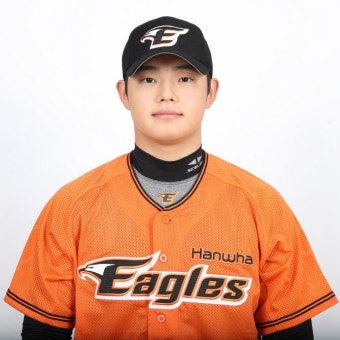 더쿠 - (야구) 문동주(한화) 선수의 미국 진출을 기도하고 있다는 박용택(LG) 선수 아내분