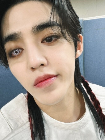 더쿠 - 아스파라쿱스 오늘 씹타쿠 백안 렌즈 낀 거 봤냐;