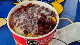 더쿠 - 오직떡볶이 팥빙수 시켜서 자리 왔는데 자욱이 때매 몇 입 못 먹고