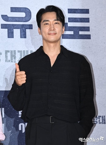 더쿠 - '콘크리트 유토피아' VIP 시사회 송승헌, 신동엽 포토월