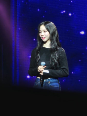 더쿠 - 에스파 LA 콘서트에 와 있는데