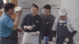 전체 게시판 - 동호🐯) 🐠도시횟집 세 번째 알바생 백호 미공개... 도시횟집 세 번째 알바생 백호 미공개 스틸컷 대방출📸