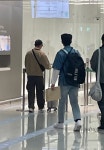더쿠 - 우제 근데 옷도 되게 소풍가는 얼라같이 입었어