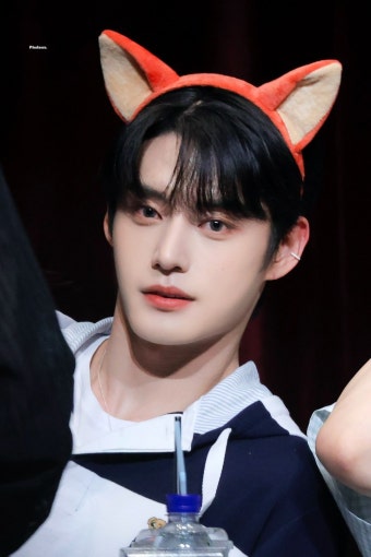 더쿠 - 제베원 김지웅 너무 잘생겨서 아침부터 행복하다