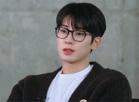 더쿠 - 원우 이날 ㄹㅇ 흑발 찐경캐의 교과서느낌