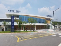 더쿠 - 지역갈등의 상징이 되어버린 철도역