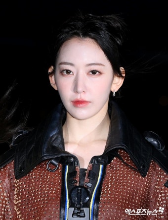 전체 게시판 - 르세라핌 사쿠라 루이비통 패션쇼 기사사진