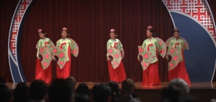 더쿠 - [엑스오, 키티] 핫게간 미국드라마에서 묘사하는 한국