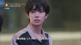더쿠 - 나 아이랜드 보다가 희승이 보는순간 헬리 맞다고 고개 끄덕이는중