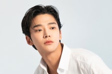더쿠 - [네이버포스트] 이 비주얼은 불가항력 신유본 로운 소속사 포스트