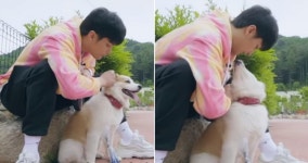 카메라 한번만 봐달라는 말에 오빠 성훈 얼굴만 빼꼼 올려다보며 뽀뽀 시도하는 귀요미 양희