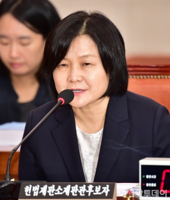 [포토] ‘위장전입’ 논란 답변하는 이은애 헌법재판관 후보자 - 아시아투데이 [포토] ‘위장전입’ 논란 답변하는 이은애 헌법재판관 후보자