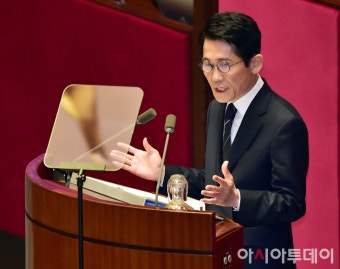 [포토] 윤소하 정의당 원내대표 비교섭단체 대표연설 - 아시아투데이 [포토] 윤소하 정의당 원내대표 비교섭단체 대표연설