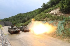 국방일보 - BEMIL 군사세계 육군102기갑여단 불사조대대...무더위·장마 뚫고 실전훈련 돌입