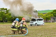 국방일보 - BEMIL 군사세계 공군5비, 전기차 화재 대응 소방훈련