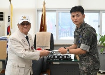 국방일보 - BEMIL 군사세계 18전비 군사경찰대대 최은우 병장, “돌아가신 할아버지 태극기 관포 기억 생생” 기부의 시작