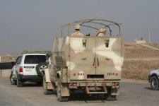 BEMIL 사진 자료실 - BEMIL 군사세계 K-4 유탄발사기나 K-6를 닷지 트럭에 탑재하는데.....