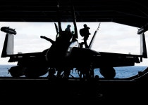 BEMIL 사진 자료실 - 유용원의 군사세계 USS George H.W. Bush (CVN 77)의 VAQ-141 소속 EA-18G 그라울러