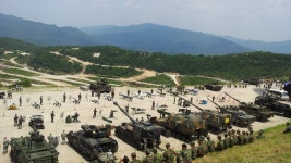 BEMIL 사진 자료실 - BEMIL 군사세계 (BGM) 승진훈련장 통합화력시범!! 이곳이 북한의 수도 평양이기를!!