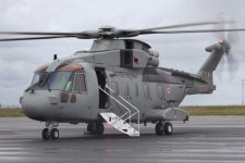 BEMIL 사진 자료실 - BEMIL 군사세계 뉴퀘이 콘월 공항서의 인도 공군 Merlin Mk.641 귀빈전용헬기