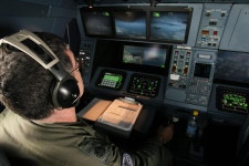 BEMIL 사진 자료실 - 유용원의 군사세계 Cope North 2013 - 호주 공군 KC-30A 공중급유기 급유통제요원들