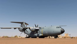 BEMIL 사진 자료실 - BEMIL 군사세계 A400에  i pad가 항전장비?