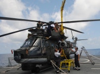 BEMIL 사진 자료실 - BEMIL 군사세계 루마니아 해군의 IAR-330 Puma Naval 함재 헬기