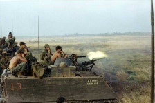 BEMIL 사진 자료실 - BEMIL 군사세계 캄보디아 침공 당시 미군 M 113 장갑차 M 134 미니건의 실탄 벨트 