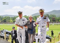 BEMIL 사진 자료실 - BEMIL 군사세계 6·25전쟁 당시 피난민 구한 전쟁영웅 무공훈장 수훈 / 해군 제공