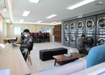 BEMIL 사진 자료실 - BEMIL 군사세계 육군 병영시설의 놀라운 변신! 최신형 세탁기와 휴게시설이 결합된 육군 병영세탁방 / 육군 제공