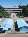전문가 코너 - BEMIL 군사세계 <엄효식의 밀컴> 가을 판문점과 북한의 오물 풍선… 합참 자문위원의 판문점 견학