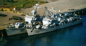 BEMIL 아카이브 - 유용원의 군사세계 중 해군 519 & 164艦 20090411-1