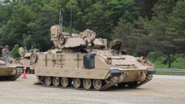 BEMIL 최신 영상 - BEMIL 군사세계 주한미군 M109A6 팔리딘 자주포, M2A3 브레들리 보병전투장갑차 실사격 훈련