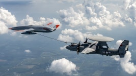 BEMIL 최신 영상 - BEMIL 군사세계 세계 최초 공중급유 무인함재기 보잉 MQ-25 T1의 E-2D 조기경보기 공중급유 테스트 성공