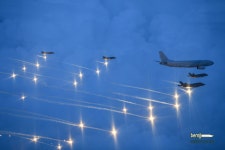최신 국군 뉴스 - BEMIL 군사세계 美 하와이 안치됐던 국군전사자 유해 7위, F-35A 엄호 받으며 무사 귀환 / 공군 제공