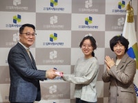 [김포시] 카페 느릿, 학교밖청소년의 꿈을 응원하는 장학금 전달  [김포시] 카페 느릿, 학교밖청소년의 꿈을 응원하는 장학금 전달