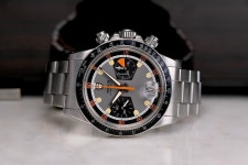 Tudor Home Plate Chronograph Ref. 7031 aus dem Jahr 1971 for $36,856 for sale from a Trusted Seller on Chrono24