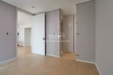 반포동 래미안원베일리 140,000 만원 (반포래미안원베일리 공인중개사 사무소) - 서울특별시 서초구 반포동