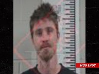 헐리우드 - 가렛 헤드룬드 공중 만취 혐의로 체포 구금