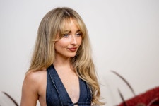 헐리우드 - 리볼브 파티에서 이리나 샤크, 엘사 호스크, 올리비아 컬포, 알렉시스 렌, 올리비아 폰튼, 사브리나 카펜터, 자스민 툭스