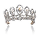 웨스트 - 소더비 홍콩 경매에 나온 티아라👑💎