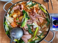 이슈/유머 - 오산,동탄에서 유명한 부대찌개집.jpg